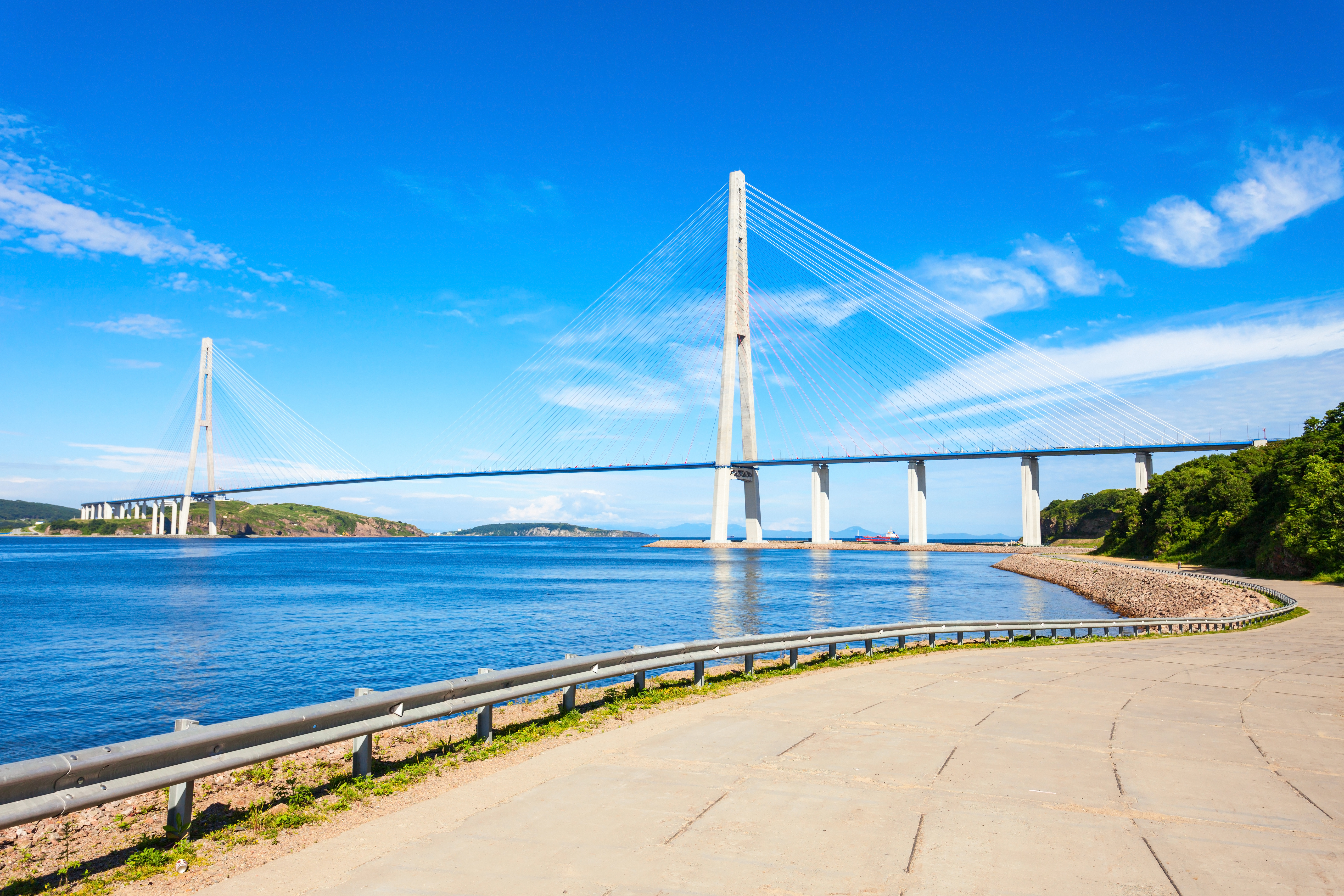 Cable-stayed bridge construction, Russky Island